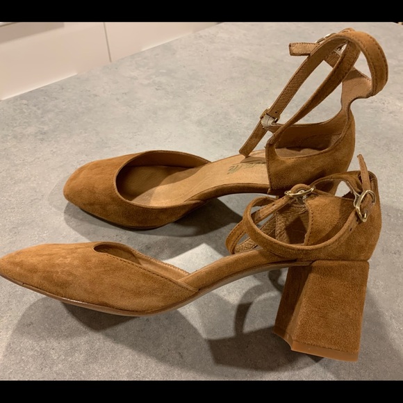 Ladies tan suede shoes- ankle wrap strap. - Picture 3 of 5